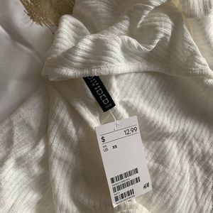 Women’s open back cropped sweater with tie detail